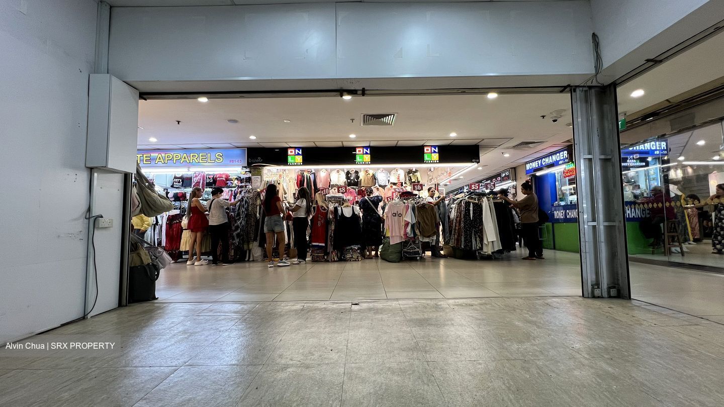 Lucky Plaza (D9), Retail #561793651